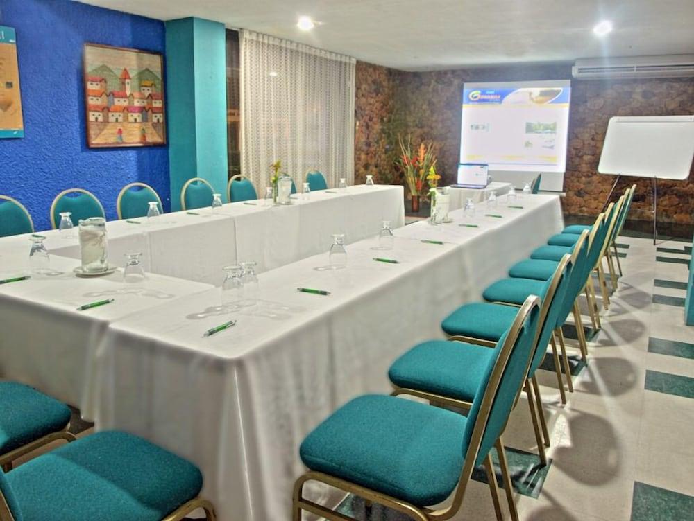 Hotel Guadaira Resort Melgar Bagian luar foto