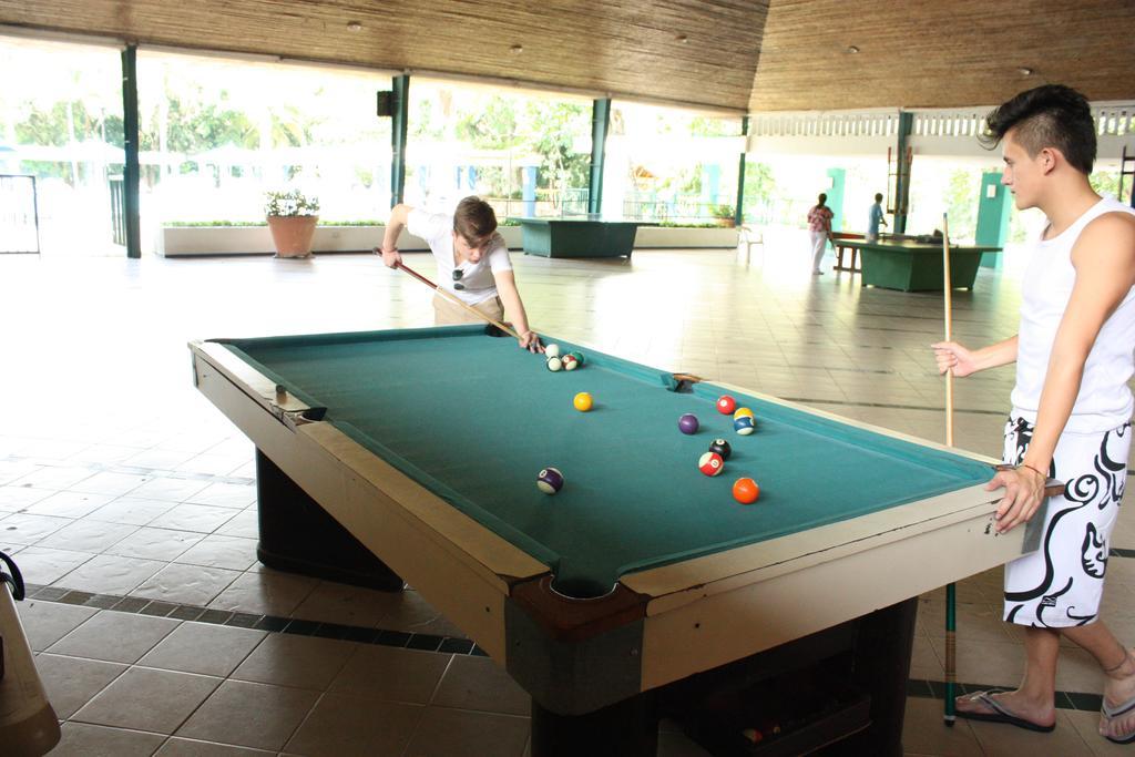 Hotel Guadaira Resort Melgar Bagian luar foto