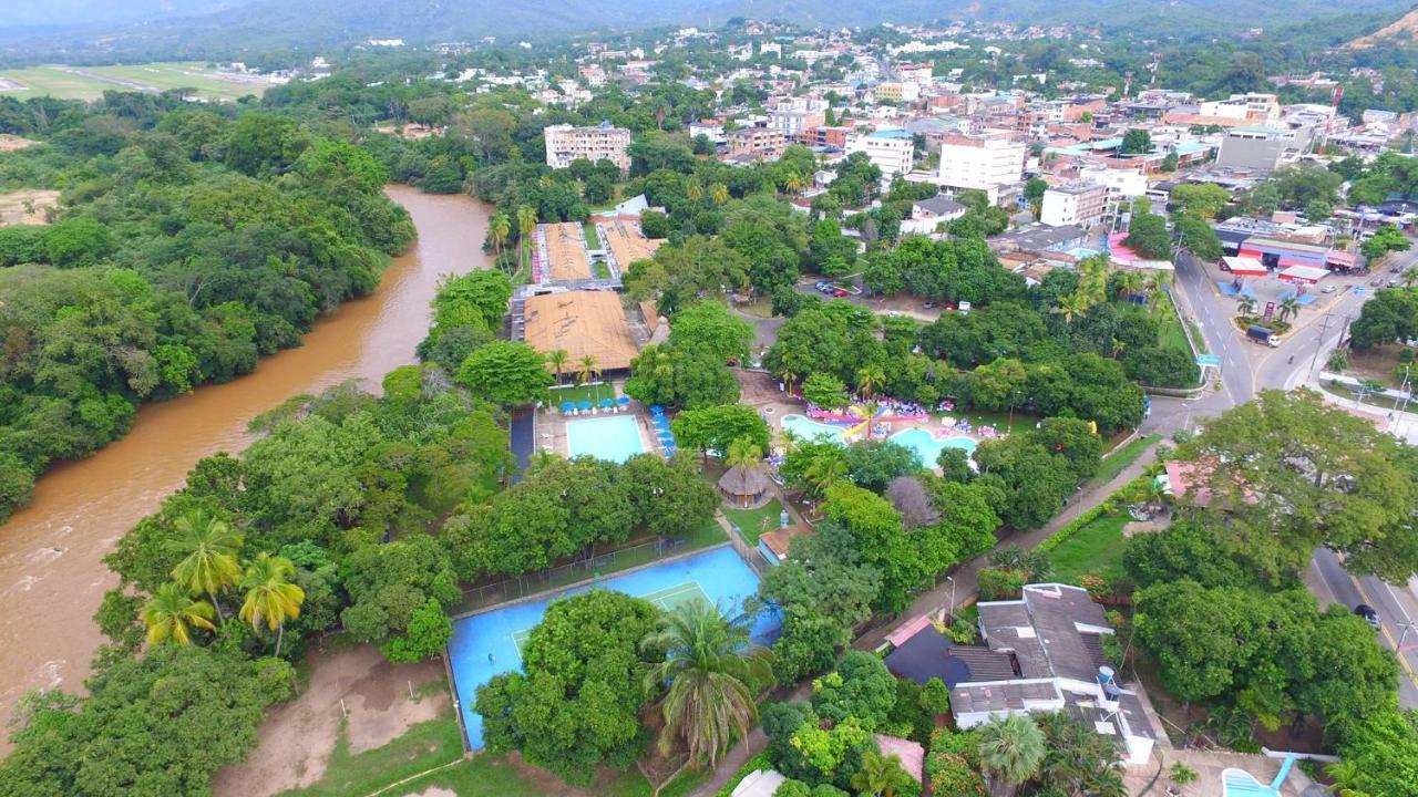 Hotel Guadaira Resort Melgar Bagian luar foto